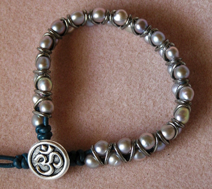 Leather and pearl bracelet